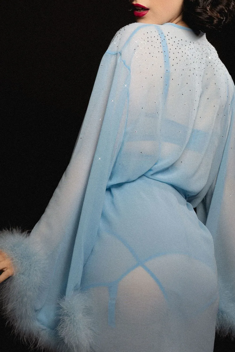 Marilyn Baby Blue Diamant Feather Robe