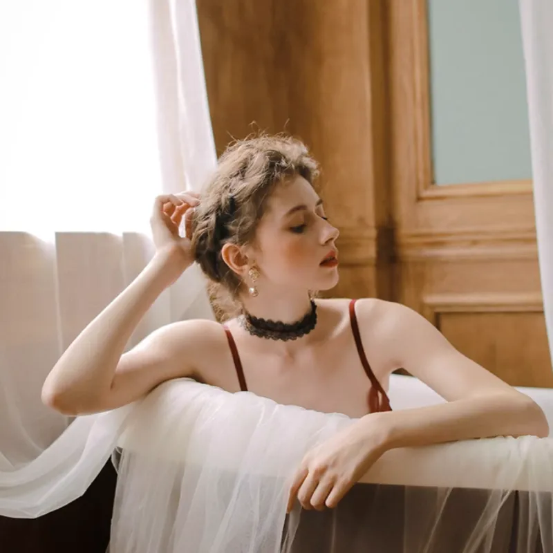 Sexy Choker in Black and White