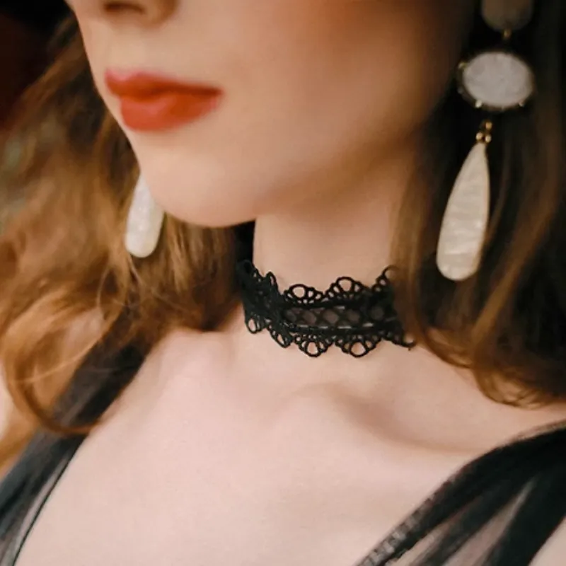 Sexy Choker in Black and White